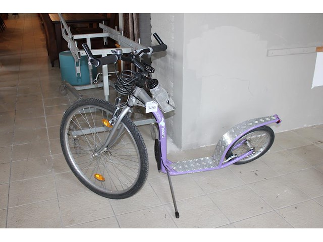 Step dogati subzero voorzien handremmen en bekerhouder. - afbeelding 1 van  3