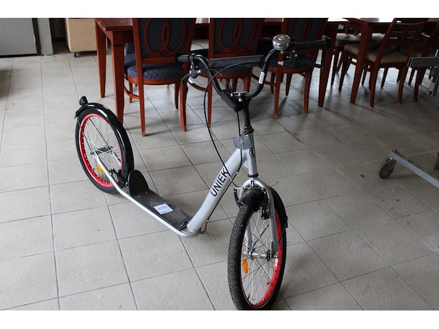 Step uniek met handrem. - afbeelding 2 van  2