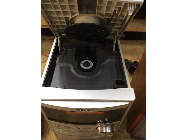 Stereo sony radio/cd /cassette + 2 boxen - afbeelding 3 van  4