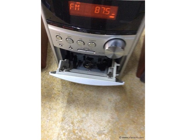 Stereo sony radio/cd /cassette + 2 boxen - afbeelding 4 van  4