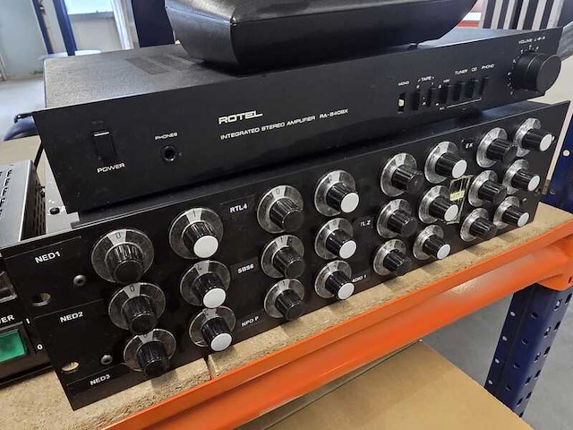 Stereo versterker, rotel, ra-840bx, zwart - afbeelding 10 van  10