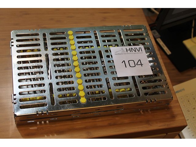 Sterilisatie cassette hu-friedy met algemene tandheelkundige en chirurgische handgereedschappen w.o. schaar... - afbeelding 1 van  5