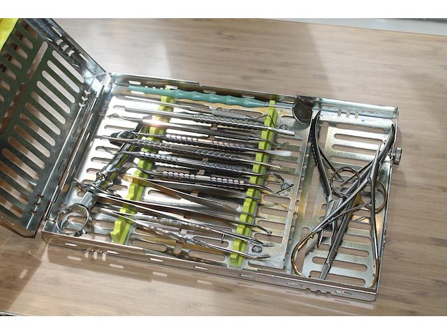 Sterilisatie cassette hu-friedy met algemene tandheelkundige en chirurgische handgereedschappen w.o. schaar... - afbeelding 5 van  5
