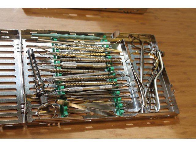 Sterilisatie cassette hu-friedy met algemene tandheelkundige en chirurgische handgereedschappen w.o. schaar... - afbeelding 4 van  4