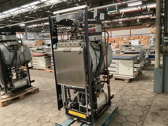 Steris steam generator - afbeelding 1 van  12