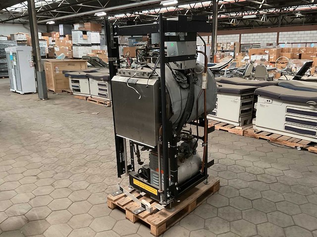 Steris steam generator - afbeelding 1 van  13