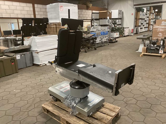 Steris surgical table - afbeelding 1 van  7