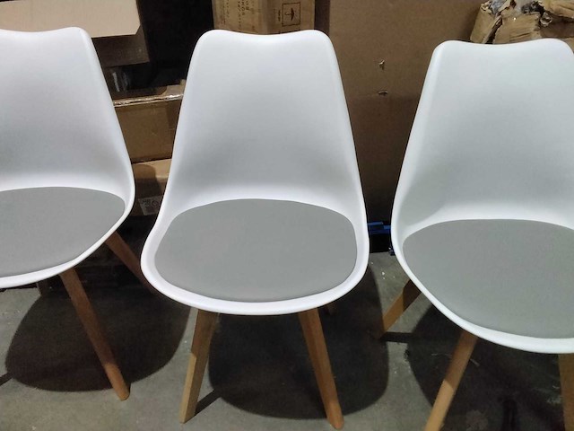 Stevige binnen of buiten stoelen (4x) - afbeelding 2 van  5