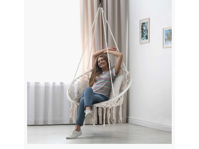 Stevige hangstoel van sterk touw met kussen. - afbeelding 1 van  2