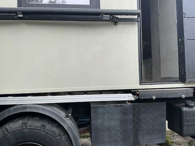 Stewart & stevenson lmtv m1078a1 4x4 expeditievoertuig camper - afbeelding 18 van  26