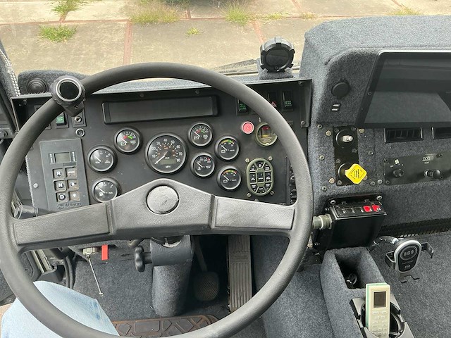 Stewart & stevenson lmtv m1078a1 4x4 expeditievoertuig camper - afbeelding 21 van  26