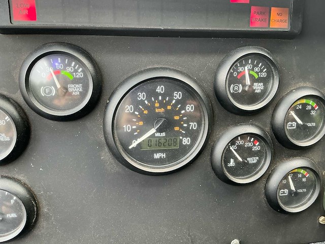 Stewart & stevenson lmtv m1078a1 4x4 expeditievoertuig camper - afbeelding 25 van  26