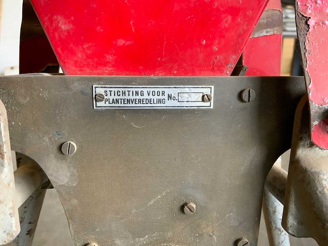 Stichting voor plantveredeling 4-delige zaaimachine - afbeelding 3 van  7