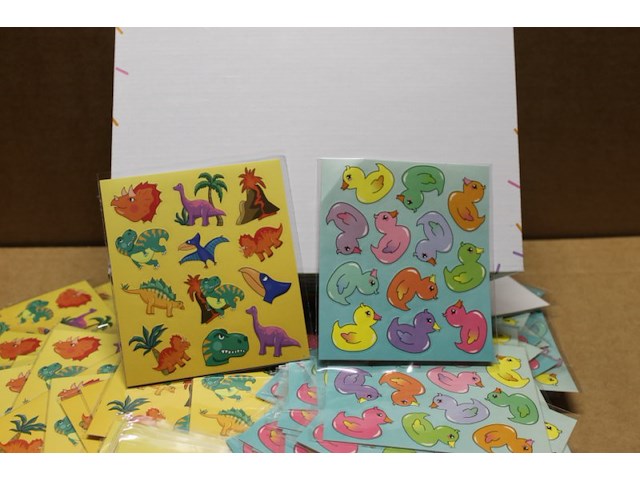 Sticker mix zie foto 220 stuks in krat g - afbeelding 2 van  3