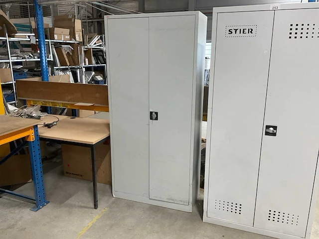 Stier 2-deurs kast - afbeelding 1 van  4