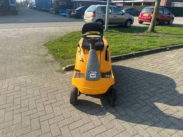 Stiga - garden - zitmaaier - afbeelding 3 van  5