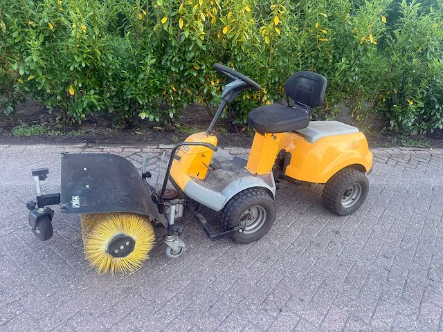 Stiga - park - straatveegmachine - afbeelding 1 van  4