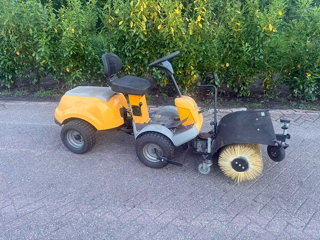 Stiga - park - straatveegmachine - afbeelding 3 van  4