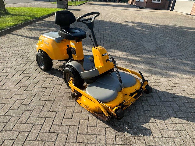 Stiga - park compact - zitmaaier - afbeelding 1 van  1