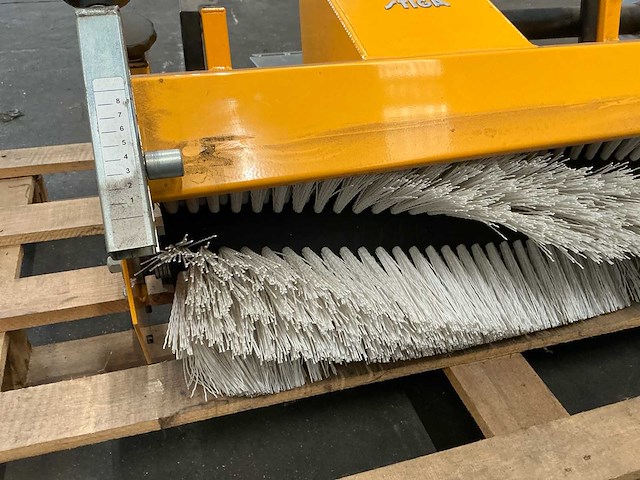 Stiga - st-park sweeper - fkm 900 ka - bezem - afbeelding 10 van  13