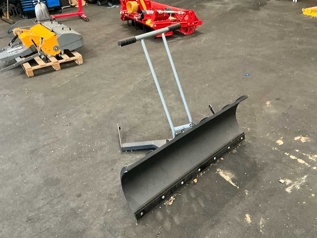 Stiga 1200mm sneeuwschuiver - afbeelding 1 van  8