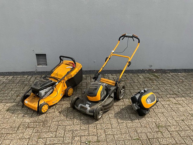 Stiga grasmaaier divers (defect) (2x) - afbeelding 1 van  10