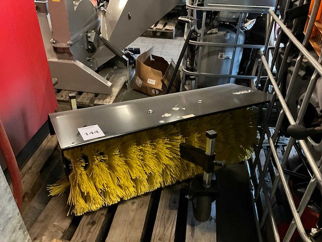 Stiga park 2wd/4wd frontborstel - afbeelding 1 van  5