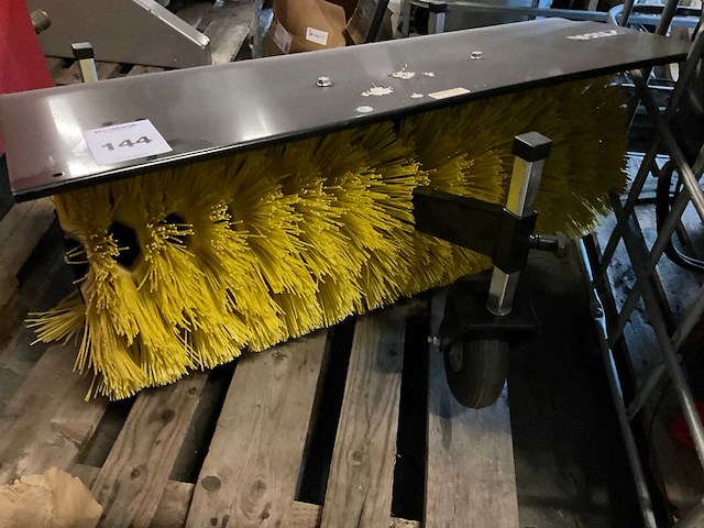 Stiga park 2wd/4wd frontborstel - afbeelding 5 van  5