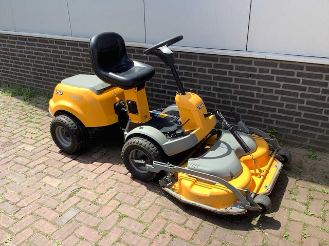 Stiga park compact 16 zitmaaier - afbeelding 1 van  9