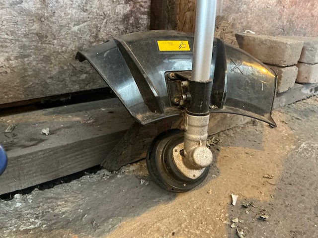 Stiga sb 33 d bosmaaier benzine - afbeelding 2 van  4