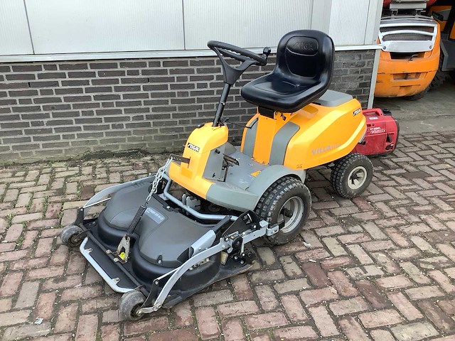 Stiga villa 16 hst zitmaaier - afbeelding 1 van  6