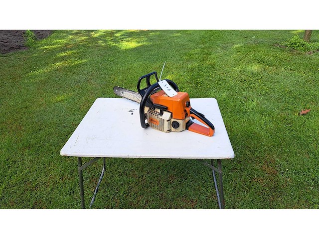 Stihl - 1999 - 023 - kettingzaag - afbeelding 1 van  4