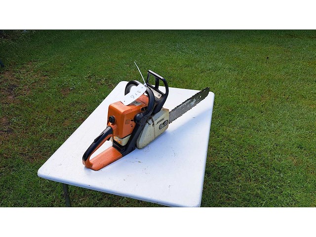 Stihl - 1999 - 023 - kettingzaag - afbeelding 2 van  4