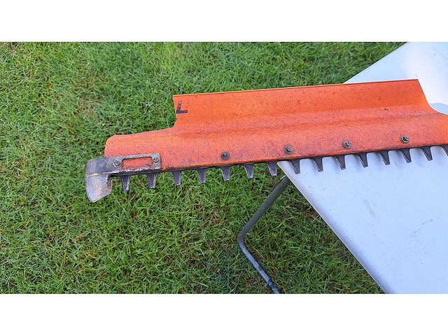 Stihl - 2023 - hs 87r - heggenschaar - afbeelding 5 van  5