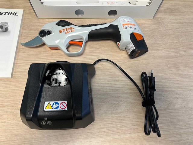 Stihl - asa20 - snoeischaar met accu en lader - afbeelding 1 van  5