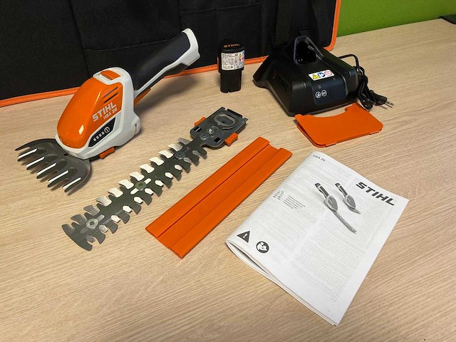 Stihl - hsa26 - accu gras- en buxusschaar met accu en lader - afbeelding 1 van  5