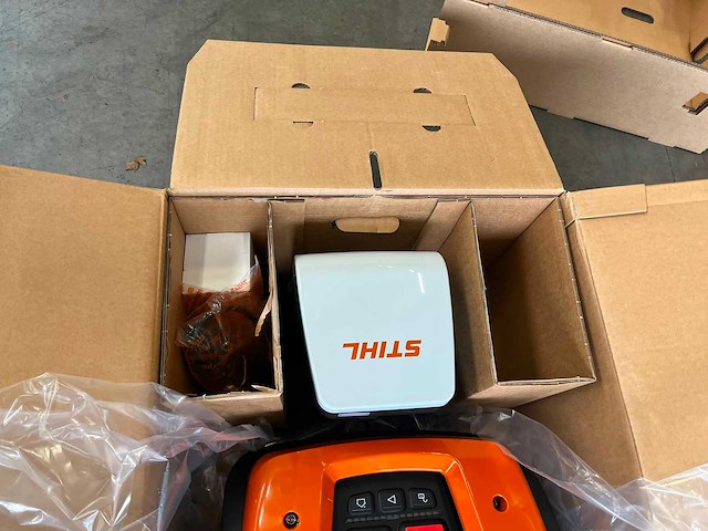 Stihl - imow3 - robotmaaier - afbeelding 4 van  9