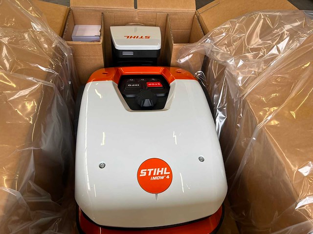 Stihl - imow4 - robotmaaier - afbeelding 3 van  9