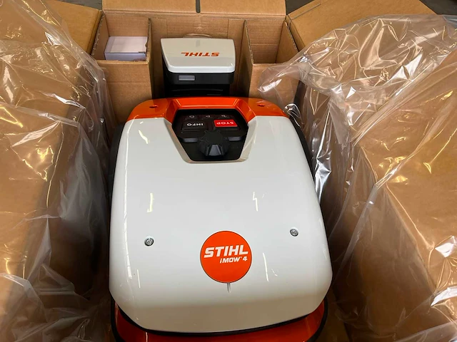 Stihl - imow4 - robotmaaier - afbeelding 3 van  9
