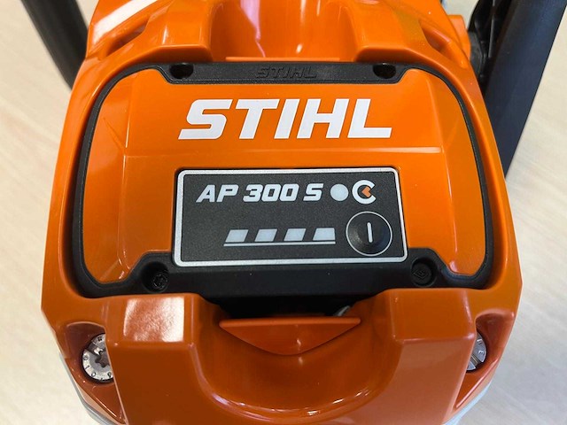 Stihl - msa300c - kettingzaag met ap300s accu en al101 acculader - afbeelding 4 van  21