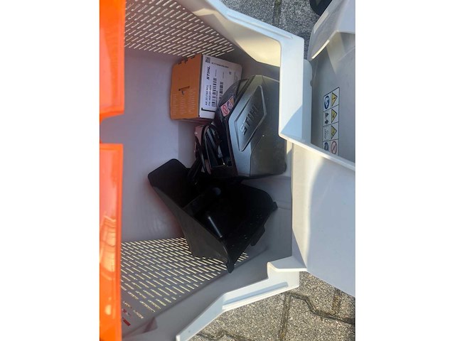 Stihl - rma 243.3 met accu en lader - grasmaaier - afbeelding 2 van  2