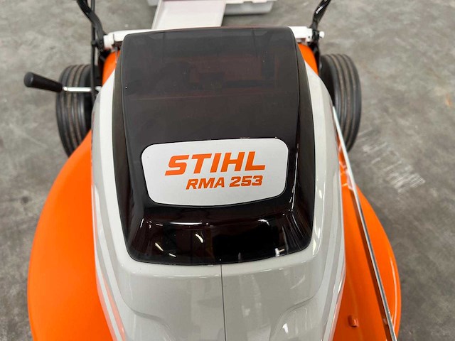 Stihl - rma253 - accu grasmaaier met ap200s accu en al101 lader - afbeelding 12 van  14
