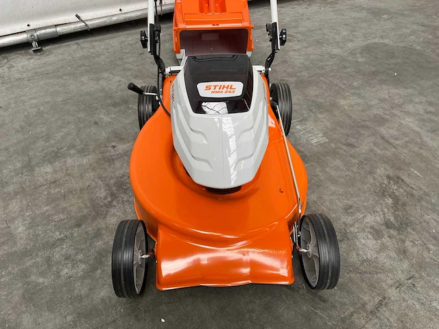 Stihl - rma253 - accu grasmaaier met ap200s accu en al101 lader - afbeelding 9 van  14