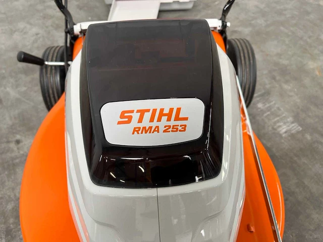 Stihl - rma253 - accu grasmaaier met ap200s accu en al101 lader - afbeelding 12 van  14