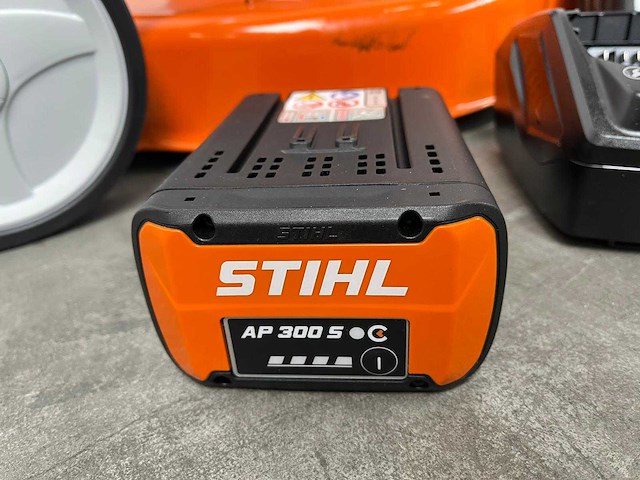 Stihl - rma253 - accu grasmaaier met ap300s accu en al101 lader - afbeelding 12 van  17