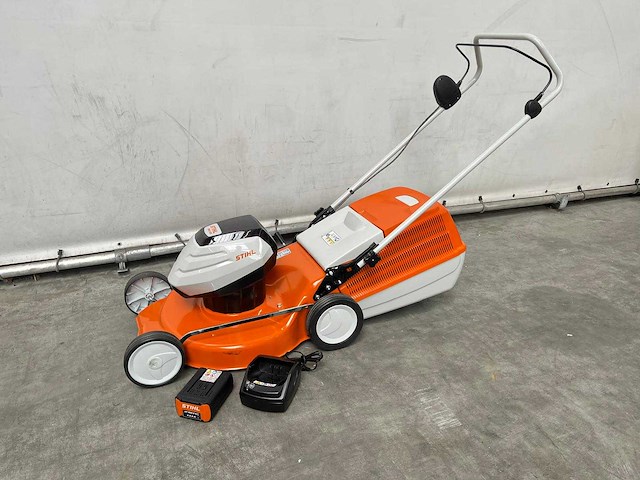 Stihl - rma253 - accu grasmaaier met ap300s accu en al101 lader - afbeelding 1 van  17