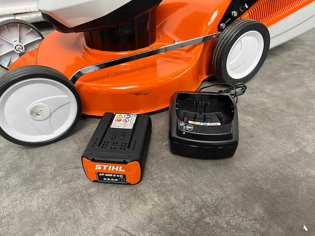 Stihl - rma253 - accu grasmaaier met ap300s accu en al101 lader - afbeelding 8 van  11