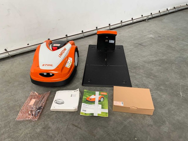 Stihl - rmi 422.2 (eu1) - robotmaaier - afbeelding 1 van  6