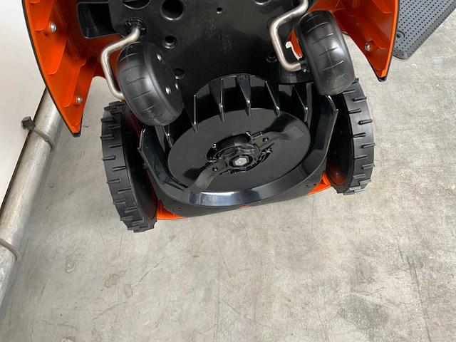 Stihl - rmi 422.2p - robotmaaier - afbeelding 2 van  10