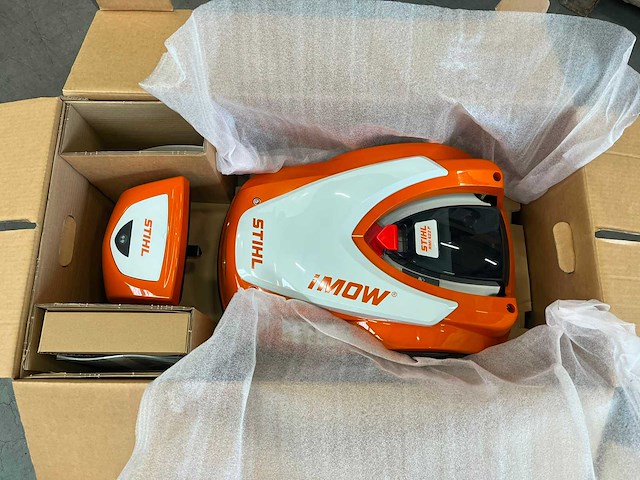 Stihl - rmi 422.2p - robotmaaier - afbeelding 1 van  10